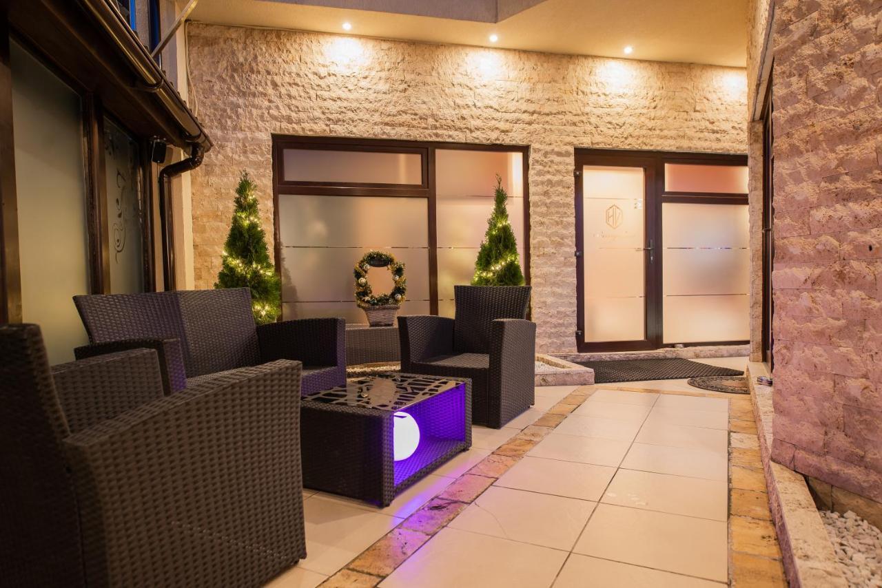 H & V Residence - Bungalow Apartment Arad Esterno foto