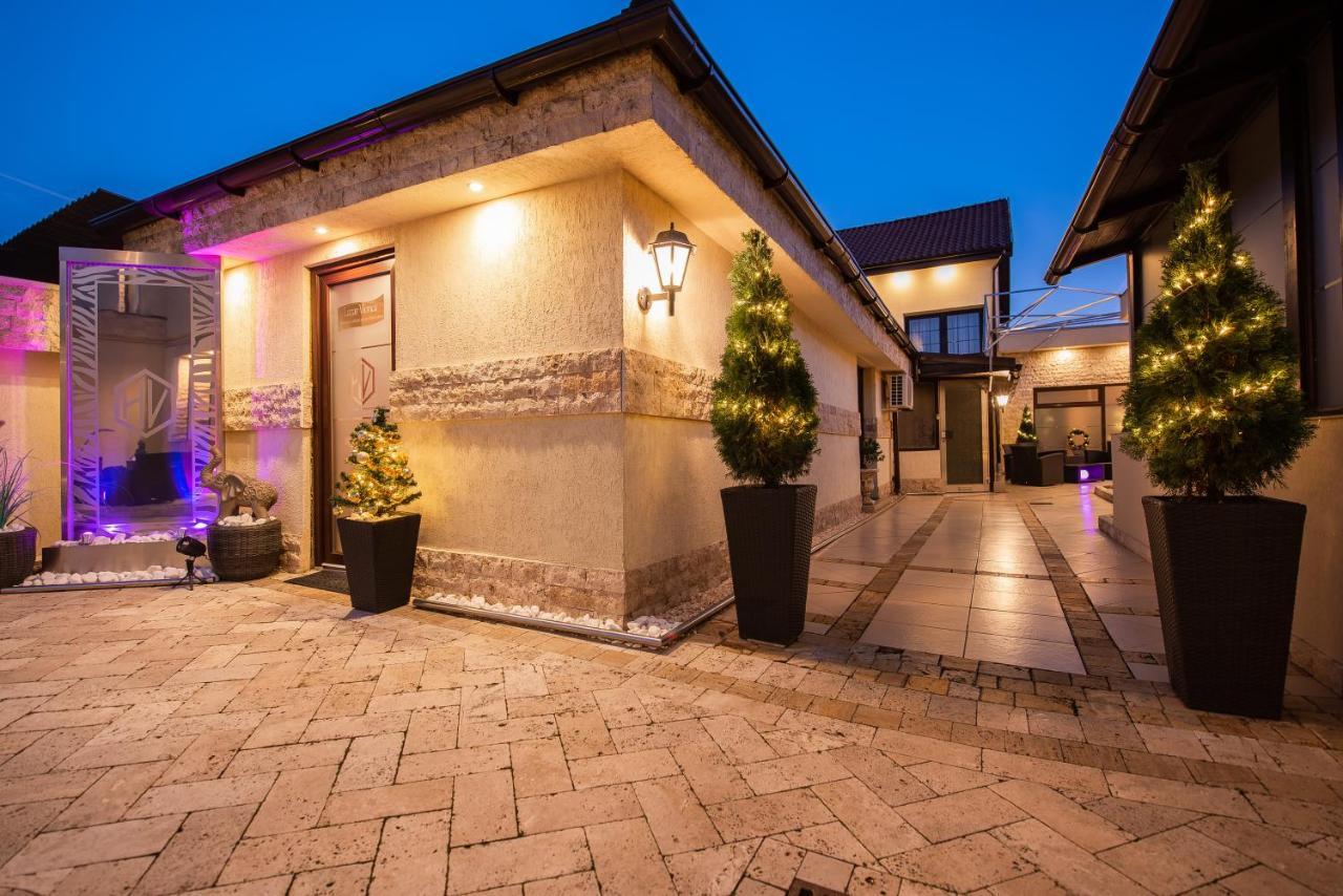 H & V Residence - Bungalow Apartment Arad Esterno foto