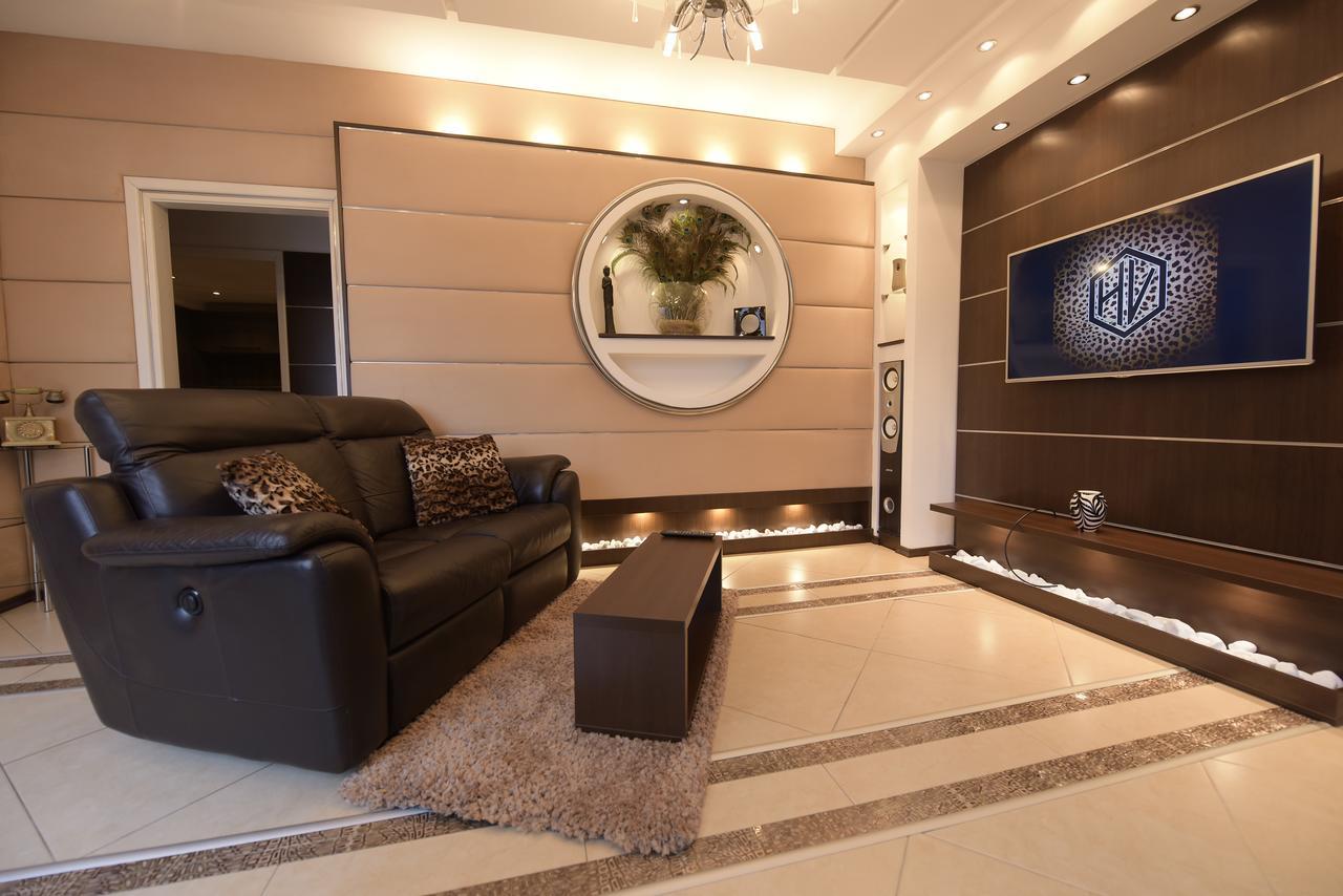 H & V Residence - Bungalow Apartment Arad Esterno foto