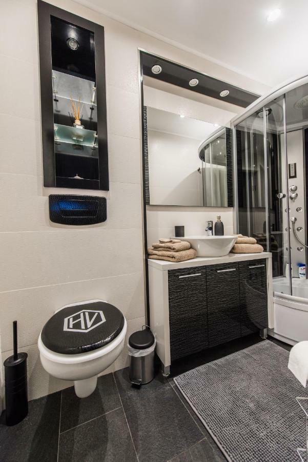 H & V Residence - Bungalow Apartment Arad Esterno foto